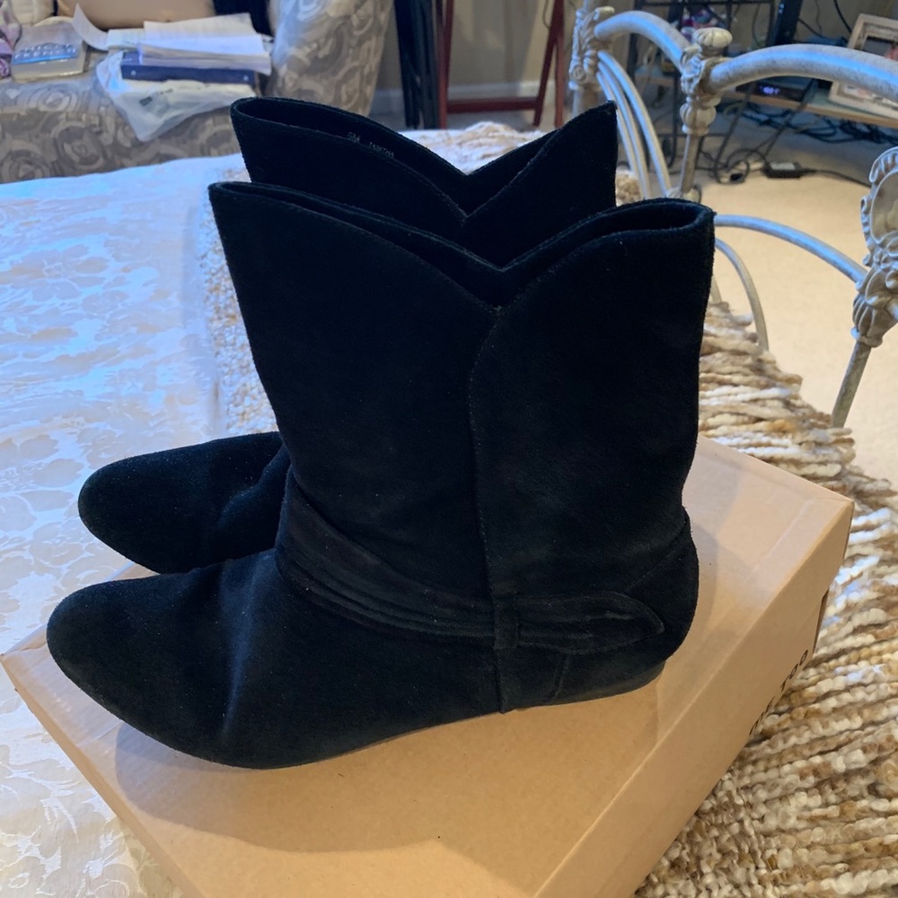 SALE Me Too Suede Pull On Booties Sz8 Original Box